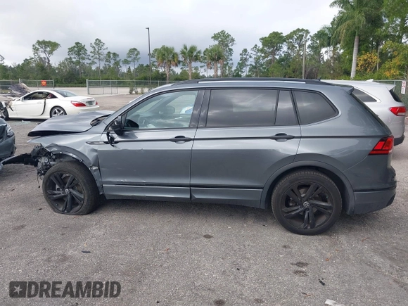 2023 Volkswagen Tiguan SE R-Line Black с VIN 3VVCB7AX1PM099075, выставлен на аукционе IAAI как лот 41600520 с пробегом 33 316 миль миль и . История ставок и продаж доступна на DreamBid. Изображение 14.