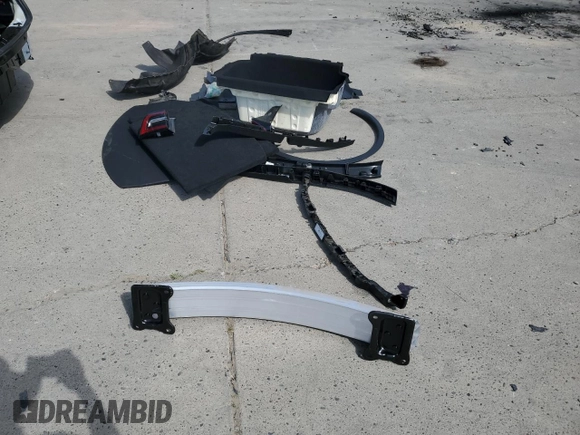 2024 Tesla Model Y Long Range с VIN 7SAYGDEE1RF152168, выставлен на аукционе Copart как лот 52436135 с пробегом 3 546 миль миль и Списание • Salvage title. История ставок и продаж доступна на DreamBid. Изображение 14.