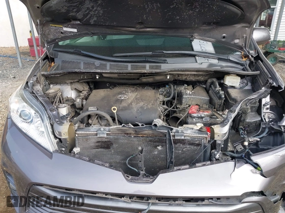 2018 Toyota Sienna XLE with VIN 5TDDZ3DC8JS207490, listed as a IAAI auction lot 40890775 with 97,260 mi miles. Bid and sale history available at carsss.com. Image 10.