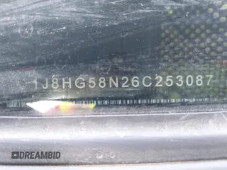 2006 Jeep Commander Limited z VIN 1J8HG58N26C253087, wystawiony jako IAAI lot #42202691 z przebiegiem 109 905 mil mil oraz . Historia ofert i sprzedaży dostępna na DreamBid. Obrazek 9.
