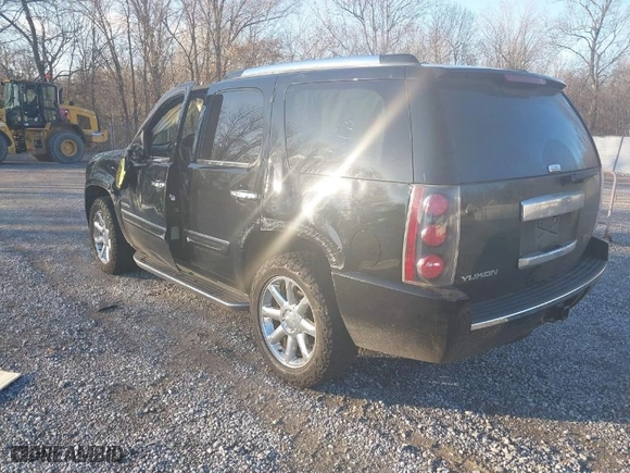2008 GMC Yukon Denali with VIN 1GKFK63858J134120, listed as a IAAI auction lot 41126138 with 161,794 mi miles. Bid and sale history available at carsss.com. Image 3.