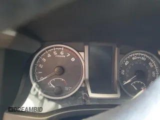 2018 Toyota Tacoma SR5 z VIN 3TMEZ5CN3JM072275, wystawiony jako Copart lot #56141695 z przebiegiem Nie podano mil oraz Czysty tytuł • Clean title. Historia ofert i sprzedaży dostępna na DreamBid. Obrazek 9.