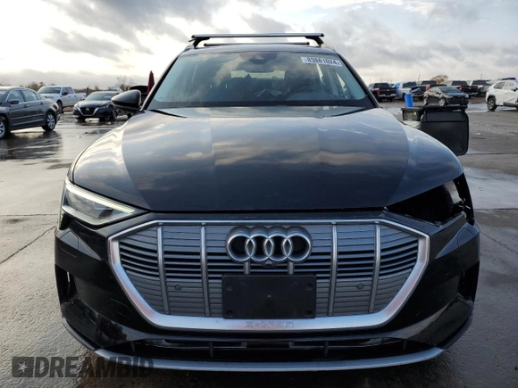 2021 Audi e-tron Premium Plus with VIN WA1LAAGE3MB014433, listed as a Copart auction lot 83881024 with 32,126 mi miles and Clean Title. Bid and sale history available at DreamBid. Image 5.
