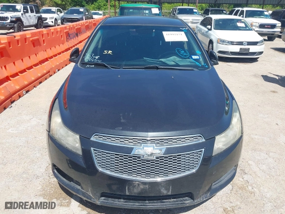 2014 Chevrolet Cruze 1LT with VIN 1G1PC5SBXE7212798, listed as a IAAI auction lot 41992151 with 189,432 mi miles. Bid and sale history available at carsss.com. Image 6.