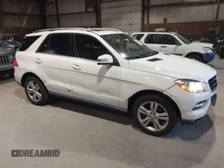 2015 Mercedes-Benz M ML 350 with VIN 4JGDA5HB1FA540781, listed as a IAAI auction lot 40827003 with 87,960 mi miles. Bid and sale history available at carsss.com. Image 1.