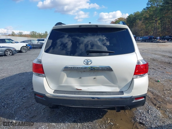 2013 Toyota Highlander with VIN 5TDZK3EH6DS127887, listed as a IAAI auction lot 40918744 with 200,755 mi miles. Bid and sale history available at carsss.com. Image 17.