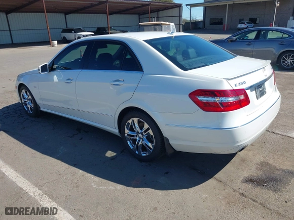 2011 Mercedes-Benz E-Class E 350 Luxury BlueTEC with VIN WDDHF2EB6BA505602, listed as a IAAI auction lot 41859128 with 114,146 mi miles. Bid and sale history available at carsss.com. Image 3.