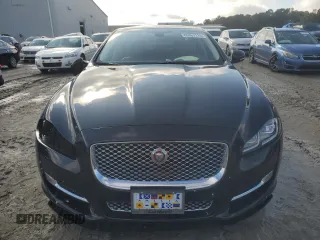 2016 Jaguar XJ Portfolio with VIN SAJWJ2GDXG8W03143, listed as a Copart auction lot 86467114 with 42,923 mi miles and Salvage title. Bid and sale history available at DreamBid. Image 5.