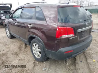 2011 Kia Sorento LX with VIN 5XYKTDA11BG085202, listed as a IAAI auction lot 41726128 with 181,210 mi miles. Bid and sale history available at carsss.com. Image 3.