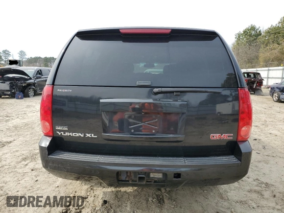 2010 GMC Yukon XL z VIN 1GKUKKE36AR250029, wystawiony jako Copart lot #47379225 z przebiegiem 261 631 mil mil oraz Szkoda całkowita • Salvage title. Historia ofert i sprzedaży dostępna na DreamBid. Obrazek 6.