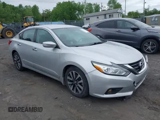 2017 Nissan Altima S z VIN 1N4AL3AP2HC239414, wystawiony jako IAAI lot #42300339 z przebiegiem 98 643 mil mil oraz . Historia ofert i sprzedaży dostępna na DreamBid. Obrazek 1.