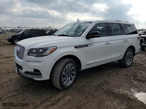 2024 Lincoln Navigator Reserve with VIN 5LMJJ2LG5REL04228, listed as a Copart auction lot 84090274 with 44 mi miles and Salvage Title. Bid and sale history available at carsss.com. Image 1.