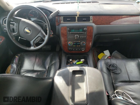 2010 Chevrolet Avalanche LT with VIN 3GNNCFE07AG243365, listed as a Copart auction lot 82130204 with 304,692 mi miles and Salvage Title. Bid and sale history available at carsss.com. Image 8.