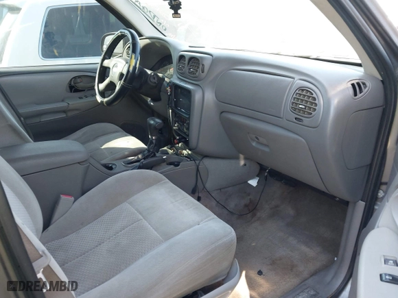 2008 Chevrolet TrailBlazer LT w/1LT with VIN 1GNDS13S882204731, listed as a IAAI auction lot 41702038 with 214,323 mi miles. Bid and sale history available at carsss.com. Image 5.