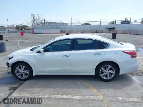 2014 Nissan Altima 2.5 S with VIN 1N4AL3AP7EC274865, listed as a IAAI auction lot 41916052 with 113,687 mi miles. Bid and sale history available at carsss.com. Image 15.