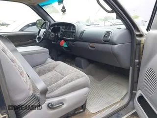 1998 Dodge 1500 z VIN 3B7HC13Z2WG206757, wystawiony jako IAAI lot #42373469 z przebiegiem 151 099 mil mil oraz . Historia ofert i sprzedaży dostępna na DreamBid. Obrazek 5.