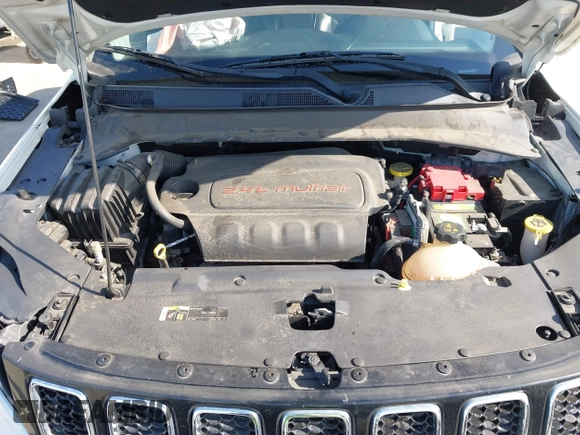 2020 Jeep Compass Altitude z VIN 3C4NJCBB8LT124978, wystawiony jako IAAI lot #42084990 z przebiegiem 101 501 mil mil oraz . Historia ofert i sprzedaży dostępna na DreamBid. Obrazek 10.