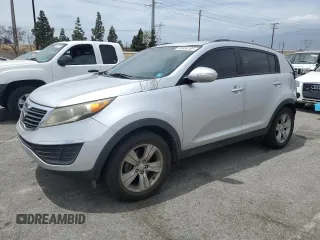 2013 Kia Sportage LX z VIN KNDPB3A26D7357884, wystawiony jako Copart lot #55836165 z przebiegiem 140 252 mil mil oraz Szkoda całkowita • Salvage title. Historia ofert i sprzedaży dostępna na DreamBid. Obrazek 1.
