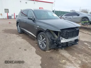 2025 Genesis GV80 z VIN KMUHBESB0SU217789, wystawiony jako IAAI lot #41521221 z przebiegiem 10 190 mil mil oraz . Historia ofert i sprzedaży dostępna na DreamBid. Obrazek 1.
