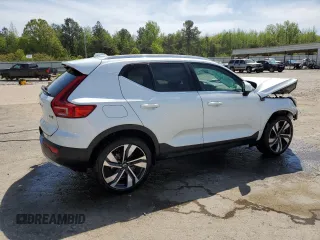 2024 Volvo XC40 Plus Bright Theme z VIN YV4L12UE9R2224474, wystawiony jako Copart lot #52773045 z przebiegiem 13 308 mil mil oraz Szkody całkowita. Historia ofert i sprzedaży dostępna na DreamBid. Obrazek 3.