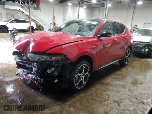 2024 Alfa Romeo Tonale Ti z VIN ZASPATCW8R3049721, wystawiony jako Copart lot #51983565 z przebiegiem 9 807 mil mil oraz Szkoda całkowita • Salvage title. Historia ofert i sprzedaży dostępna na DreamBid. Obrazek 1.