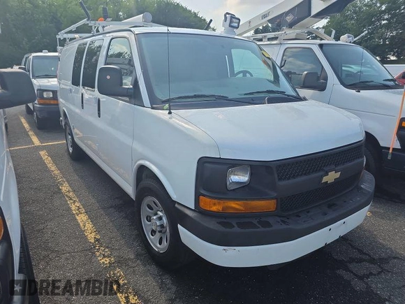 2014 Chevrolet Express Cargo z VIN 1GCSGAFX3E1200712, wystawiony jako IAAI lot #42854205 z przebiegiem 64 421 mil mil oraz . Historia ofert i sprzedaży dostępna na DreamBid. Obrazek 2.
