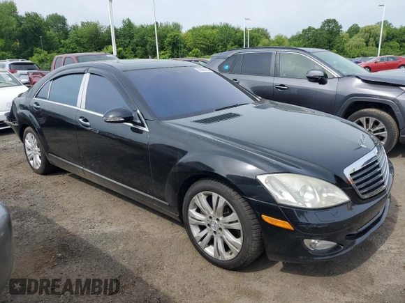 2009 Mercedes-Benz S 550 z VIN WDDNG86X29A243651, wystawiony jako Copart lot #57601455 z przebiegiem 141 637 mil mil oraz Nie do naprawy • Non repairable. Historia ofert i sprzedaży dostępna na DreamBid. Obrazek 4.