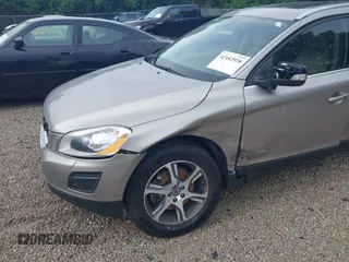 2013 Volvo XC60 T6 z VIN YV4902DZ5D2423949, wystawiony jako IAAI lot #42442938 z przebiegiem 126 108 mil mil oraz . Historia ofert i sprzedaży dostępna na DreamBid. Obrazek 6.