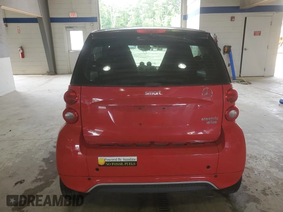 2014 Smart fortwo Passion z VIN WMEEJ9AA3EK792026, wystawiony jako Copart lot #60184015 z przebiegiem Nie podano mil oraz Czysty tytuł • Clean title. Historia ofert i sprzedaży dostępna na DreamBid. Obrazek 6.