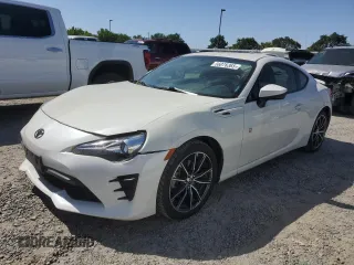 2017 Toyota 86 z VIN JF1ZNAA11H8706337, wystawiony jako Copart lot #56076365 z przebiegiem 111 330 mil mil oraz Tytuł czysty. Historia ofert i sprzedaży dostępna na DreamBid. Obrazek 1.
