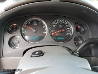 2008 Chevrolet Avalanche LS with VIN 3GNEC120X8G143925, listed as a Copart auction lot 80324424 with 297,310 mi miles and Salvage Title. Bid and sale history available at carsss.com. Image 9.