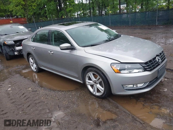 2013 Volkswagen Passat SEL Premium z VIN 1VWCN7A37DC045616, wystawiony jako IAAI lot #42381835 z przebiegiem 130 535 mil mil oraz . Historia ofert i sprzedaży dostępna na DreamBid. Obrazek 1.