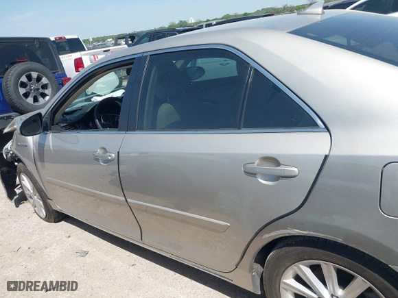 2013 Toyota Camry Hybrid LE with VIN 4T1BD1FK3DU092856, listed as a IAAI auction lot 42010493 with 27,497 mi miles. Bid and sale history available at carsss.com. Image 14.