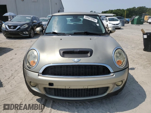 2007 MINI Hardtop S z VIN WMWMF73587TL83630, wystawiony jako Copart lot #59423765 z przebiegiem 129 066 mil mil oraz Czysty tytuł • Clean title. Historia ofert i sprzedaży dostępna na DreamBid. Obrazek 5.