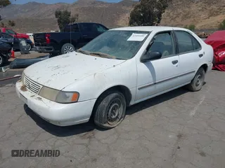 1996 Nissan Sentra XE z VIN 1N4AB41D3TC716326, wystawiony jako IAAI lot #42455181 z przebiegiem 235 076 mil mil oraz . Historia ofert i sprzedaży dostępna na DreamBid. Obrazek 2.