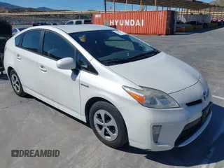 2015 Toyota Prius Four with VIN JTDKN3DU8F0426195, listed as a IAAI auction lot 41529611 with 137,377 mi miles. Bid and sale history available at carsss.com. Image 1.