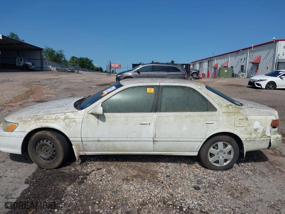 2000 Toyota Camry CE with VIN JT2BG22K3Y0471420, listed as a IAAI auction lot 42042973 with 1 mi miles. Bid and sale history available at carsss.com. Image 16.