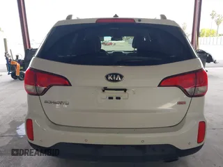 2015 Kia Sorento LX with VIN 5XYKTCA6XFG560437, listed as a IAAI auction lot 42009024 with 191,811 mi miles. Bid and sale history available at carsss.com. Image 16.
