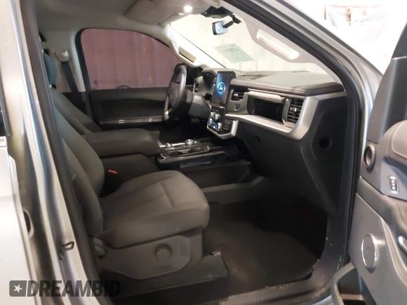 2024 Ford Expedition Max XLT with VIN 1FMJK1J88REA58426, listed as a IAAI auction lot 42381012 with 4,989 mi miles and . Bid and sale history available at DreamBid. Image 5.
