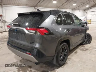 2024 Toyota RAV4 Hybrid XSE z VIN 4T3E6RFV5RU144101, wystawiony jako IAAI lot #40068578 z przebiegiem 4 078 mil mil oraz . Historia ofert i sprzedaży dostępna na DreamBid. Obrazek 4.