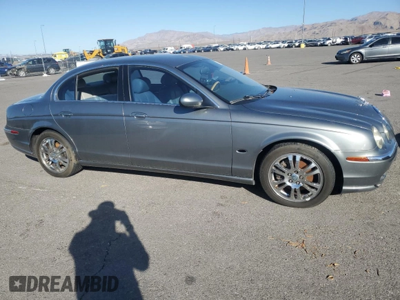 2003 Jaguar S-Type z VIN SAJEA01U03HM57757, wystawiony jako Copart lot #73440434 z przebiegiem 188 389 mil mil oraz Szkoda całkowita • Salvage title. Historia ofert i sprzedaży dostępna na DreamBid. Obrazek 4.