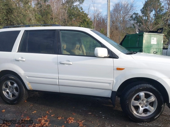 2007 Honda Pilot EX-L with VIN 5FNYF28527B015589, listed as a IAAI auction lot 41113153 with 352,772 mi miles. Bid and sale history available at carsss.com. Image 13.