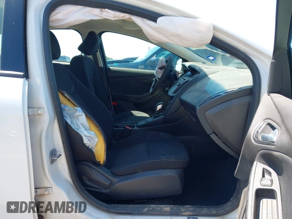 2016 Ford Focus SE z VIN 1FADP3F23GL338496, wystawiony jako IAAI lot #42333608 z przebiegiem 76 972 mil mil oraz . Historia ofert i sprzedaży dostępna na DreamBid. Obrazek 5.