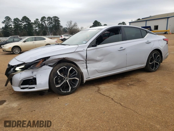 2023 Nissan Altima 2.5 SR with VIN 1N4BL4CV5PN342142, listed as a Copart auction lot 47291335 with 32,249 mi miles and Salvage Title. Bid and sale history available at carsss.com. Image 1.