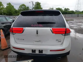 2012 Lincoln MKX z VIN 2LMDJ8JK2CBL09145, wystawiony jako IAAI lot #42309315 z przebiegiem 140 219 mil mil oraz . Historia ofert i sprzedaży dostępna na DreamBid. Obrazek 17.