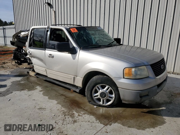 2003 Ford Expedition Special Service with VIN 1FMPU15L83LB17724, listed as a Copart auction lot 42503155 with 397,086 mi miles and Salvage Title. Bid and sale history available at carsss.com. Image 4.