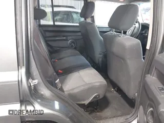 2008 Jeep Commander Sport z VIN 1J8HH48K08C167681, wystawiony jako IAAI lot #41822546 z przebiegiem 155 572 mil mil oraz . Historia ofert i sprzedaży dostępna na DreamBid. Obrazek 8.