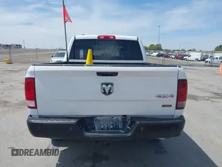 2017 Ram 1500 Express z VIN 1C6RR7KG1HS820322, wystawiony jako IAAI lot #42192578 z przebiegiem 155 574 mil mil oraz . Historia ofert i sprzedaży dostępna na DreamBid. Obrazek 16.