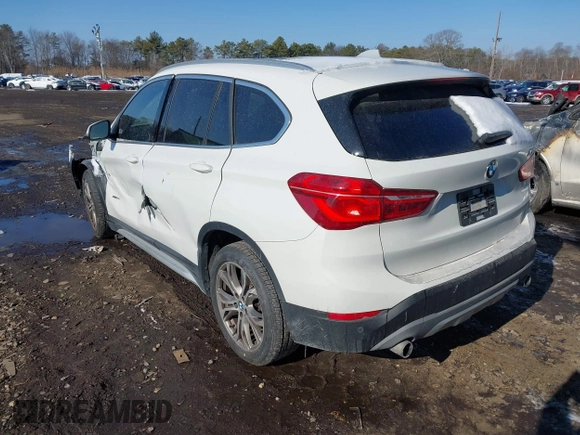 2017 BMW X1 xDrive28i with VIN WBXHT3Z36H4A52364, listed as a IAAI auction lot 41397667 with 61,960 mi miles. Bid and sale history available at carsss.com. Image 3.