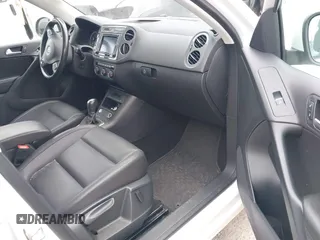 2016 Volkswagen Tiguan SE z VIN WVGBV7AX4GW508103, wystawiony jako IAAI lot #42473754 z przebiegiem 104 978 mil mil oraz . Historia ofert i sprzedaży dostępna na DreamBid. Obrazek 5.